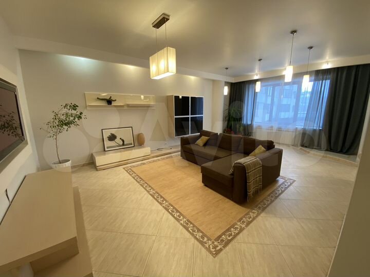 3-к. квартира, 142 м², 2/7 эт.