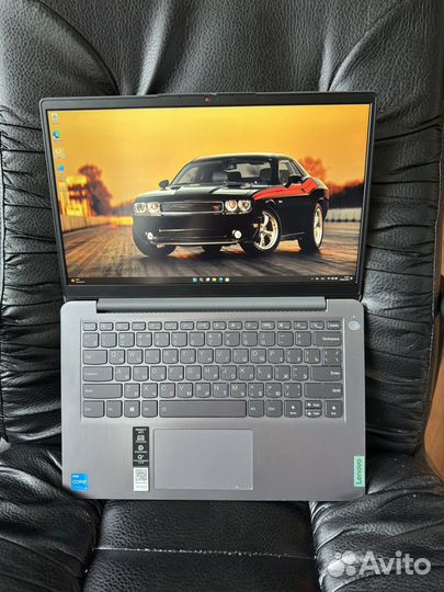 С подсветкой клавиатуры Lenovo i3gen11/8/512