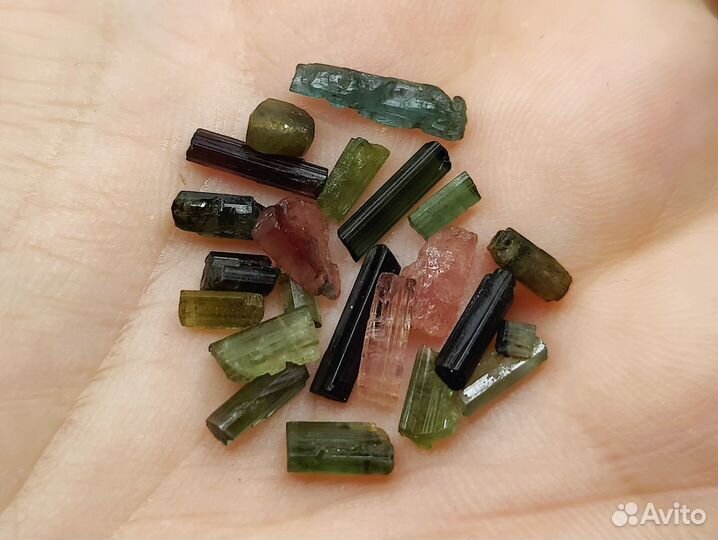 Турмалины. Природные кристаллы. Мадагаскар