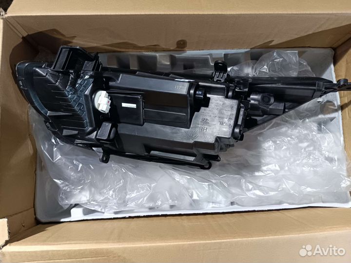 Фара передняя оригинальная на Hyundai Solaris