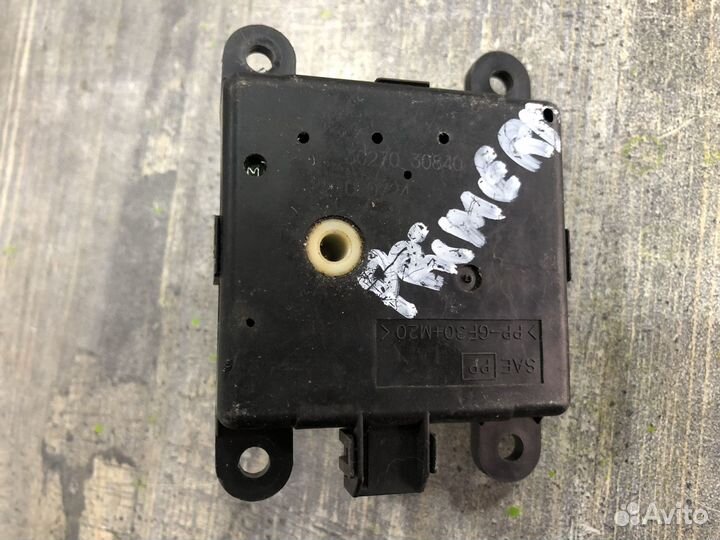 Моторчик заслонки печки Nissan Primera / Примера