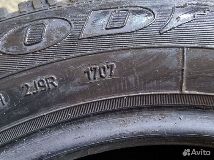 Goodyear UltraGrip 500 215/60 R16 99T