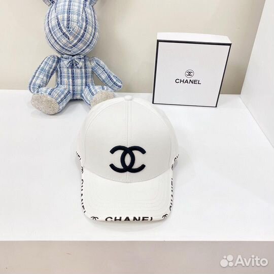 Кепка женская белая chanel