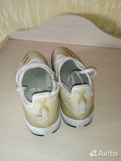 Футбольные бутсы adidas