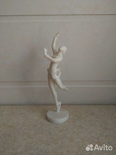 Бакелитовая статуэтка Фигуристки