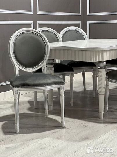 Стол обеденный. В наличии