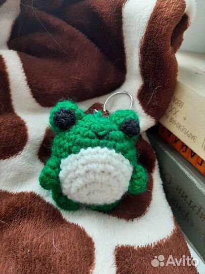 Вязаный брелок