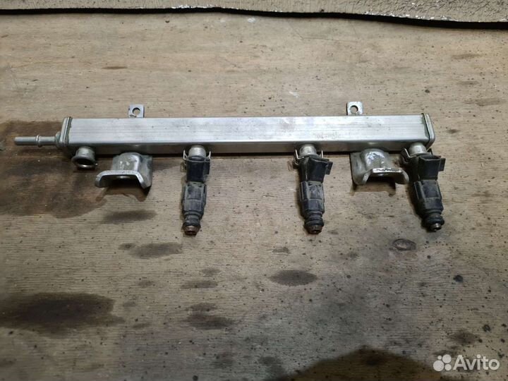 Топливная рампа форсунка Mazda Ford 2.0