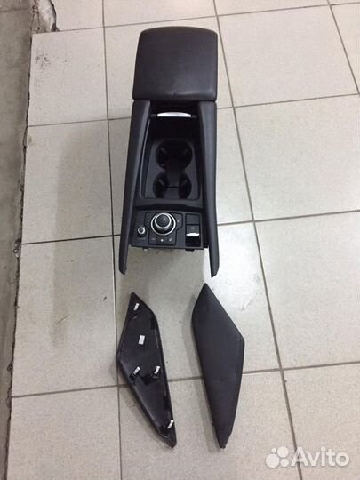 Подлокотник с кнопками Мазда 3 (консоль кожа)