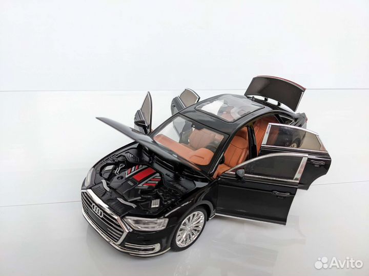 Металлическая модель автомобиля audi А8