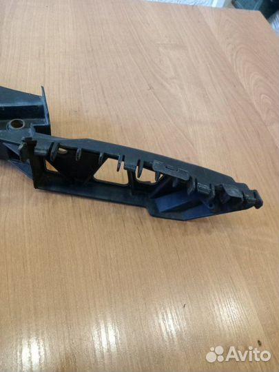 Кронштейн фары передний левый Volkswagen Polo