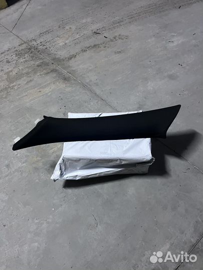 Обшивка стойки передняя левая Dodge Challendger
