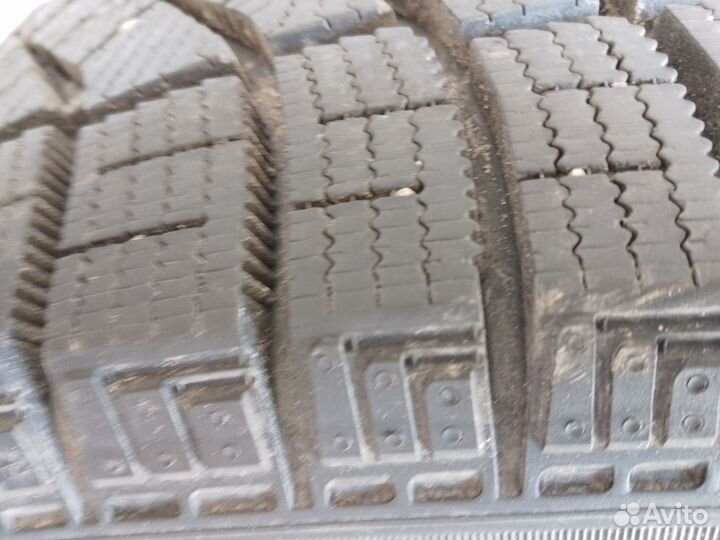 Pirelli Ice Zero FR 215/65 R16