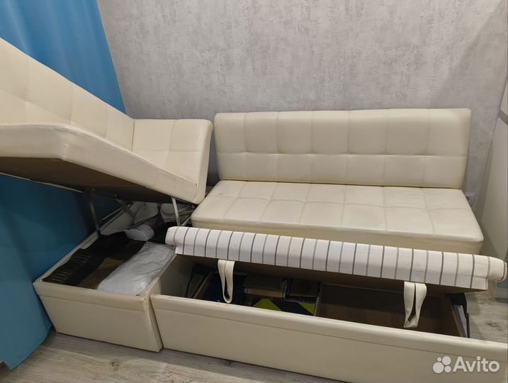 Кухонный угловой диван со спальным местом