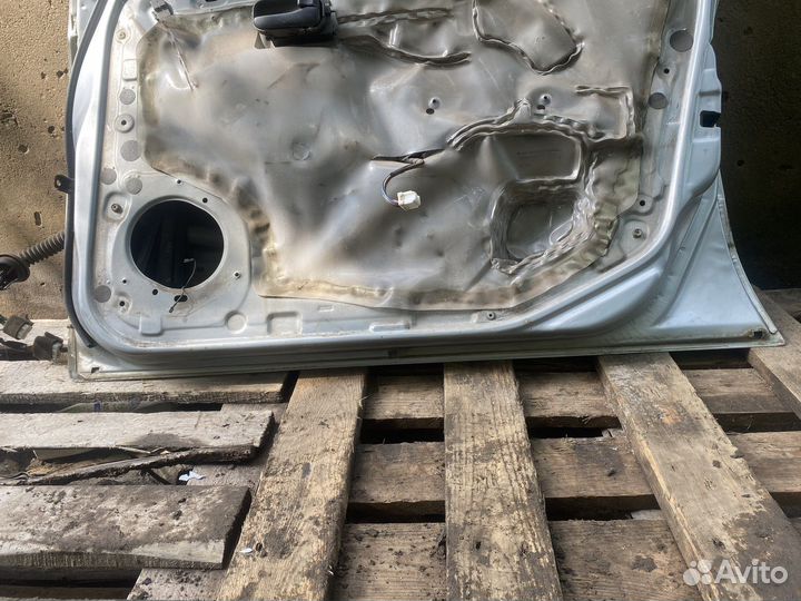 Передняя правая дверь Nissan Almera N16 Седан