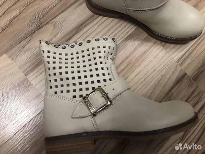 Сапоги демисезонные для девочки р-р 31 Италия