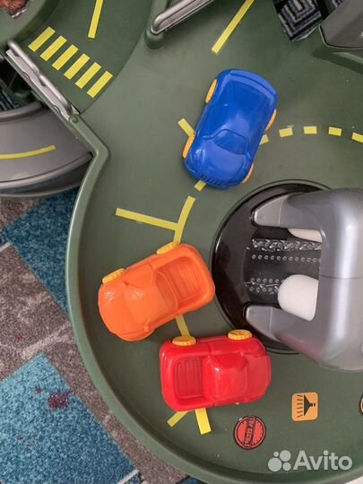 Гоночный трек с машинками