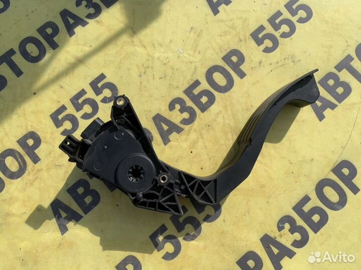 Педаль газа Renault Logan 2