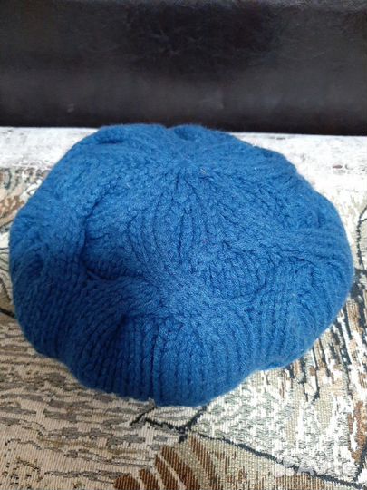 Женский берет с шарфиком