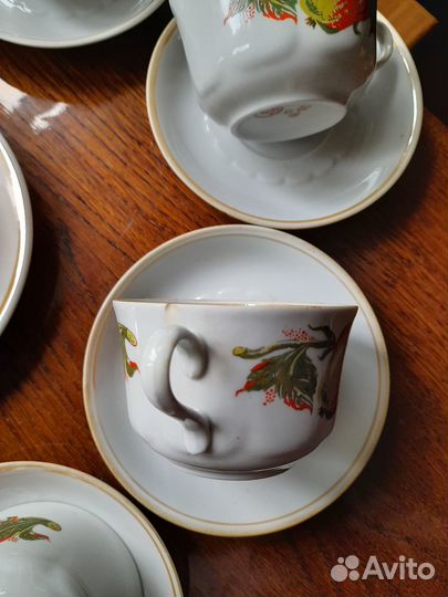 Фарфоровый чайный сервиз