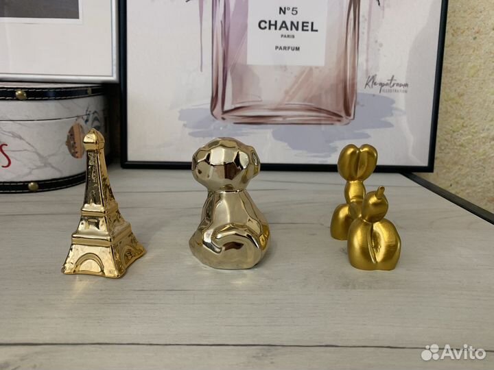 Золотые золотистые статуэтки