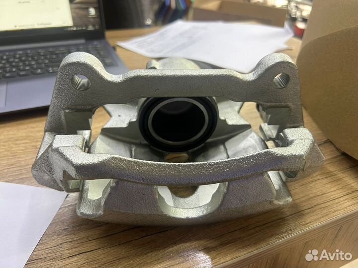 Суппорт передний правый Skoda октавия А7