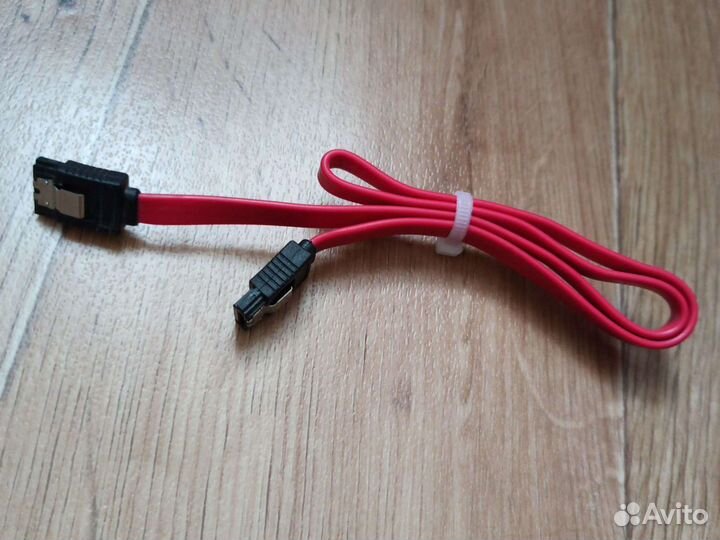 Кабель SATA для компьютера и спикеры