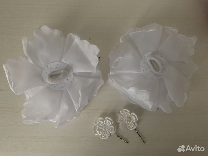Бант, цветок белый на резинке для школы, садика