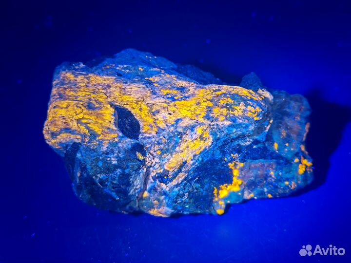 Дельхайелит, Эвдиалит.20