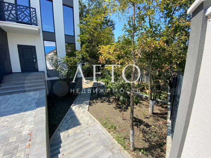 Коттедж 221,6 м² на участке 4,7 сот.