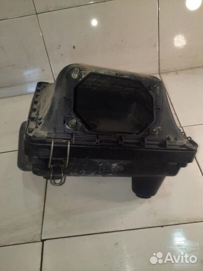 Корпус воздушного фильтра Mitsubishi Diamante F15