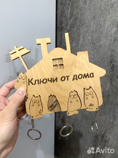 Ключница, с брелоками-кошками