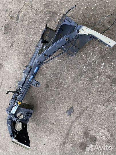 Телевизор (рамка радиатора) Subaru Forester SG SG5