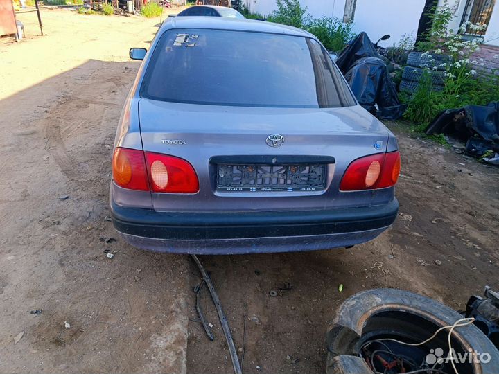 В разборе Тойота королла E110 1.6л 110 лс 1997 г