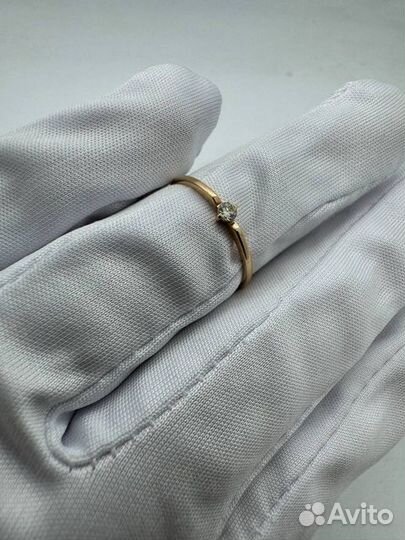 Кольцо с природным камнем Золото