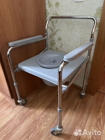 Стул туалет для инвалидов на колёсиках