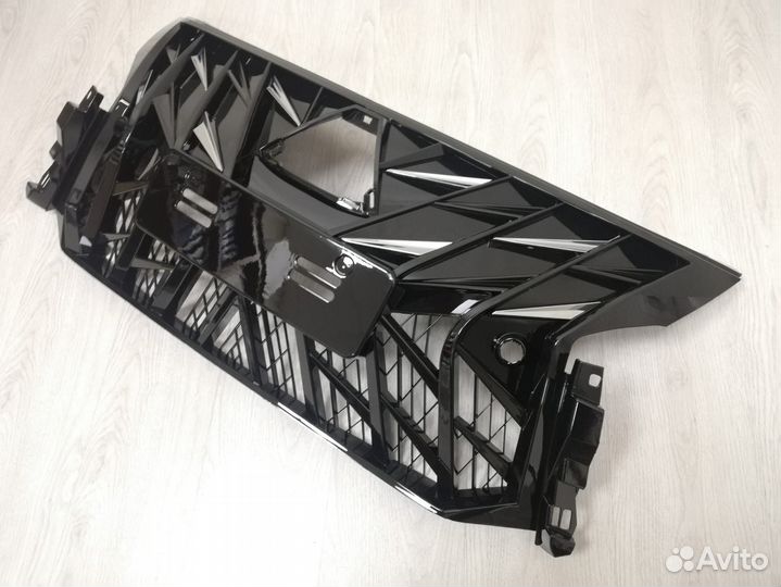 Решетка радиатора Mitsubishi Pajero Sport 2019+