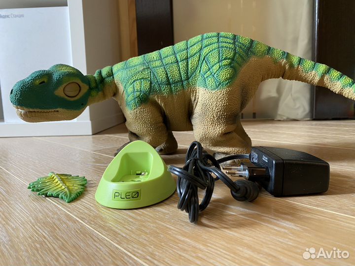 Динозавр pleo робот