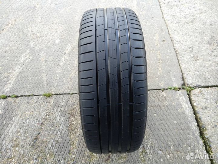 Pirelli P Zero PZ4 245/40 R20 99Y