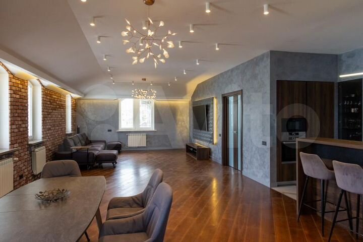 Дом 960 м² на участке 13 сот.