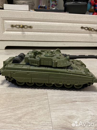 Игрушечный танк