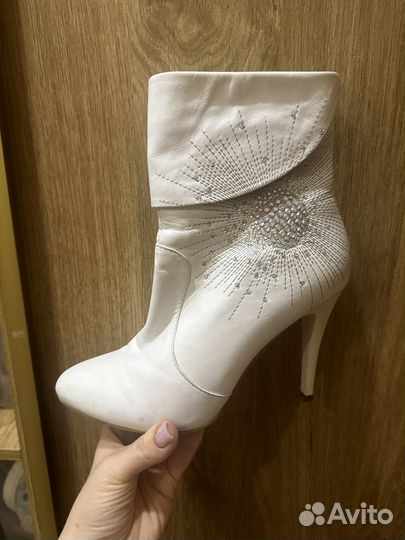 Полусапожки белые