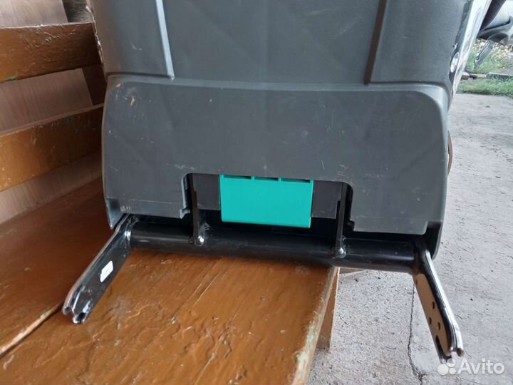 Автокресло Britax romer safefix 9-18 кг изофикс