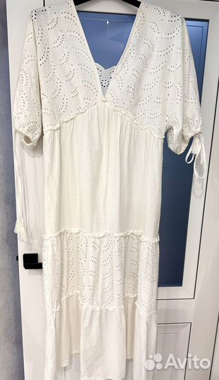Платье с вышивкой ришелье ASOS