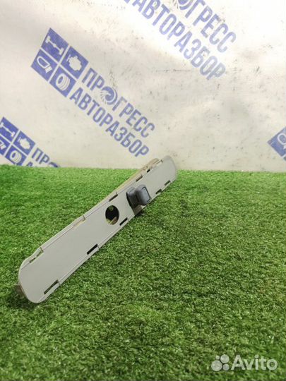 Регулятор ремня безопасности левый Renault Symbol