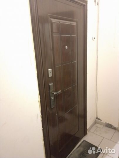 Дверь входная металлическая б/у