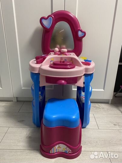Детский туалетный столик