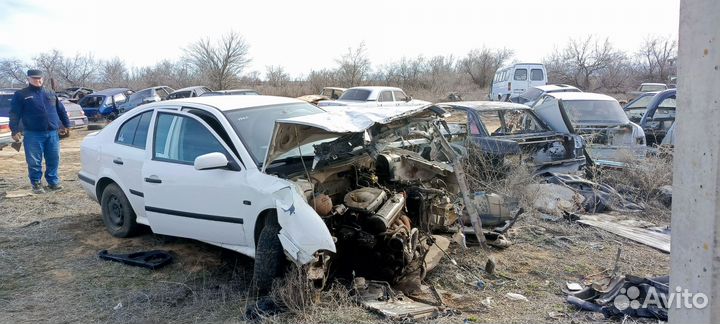 Skoda Octavia 1.6 МТ, 1998, битый, 332 000 км