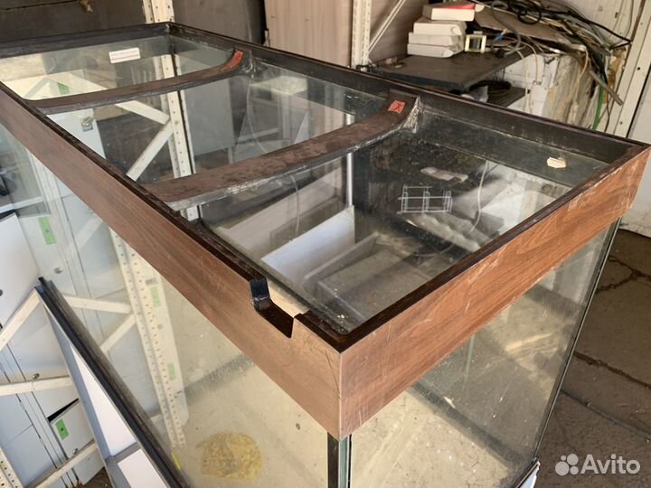 Аквариум на станине для живой рыбы 123/54/193