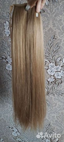 Волосы на лентах русые